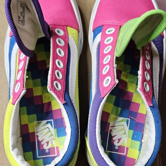 VANS( LITTLE GIRLS)(NWOT) - Picture 3 of 10